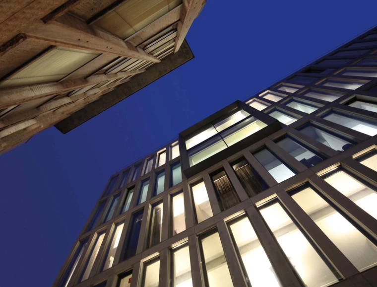 mixed-used building complex - Breuninger Stuttgart - look into the sky - facade by night