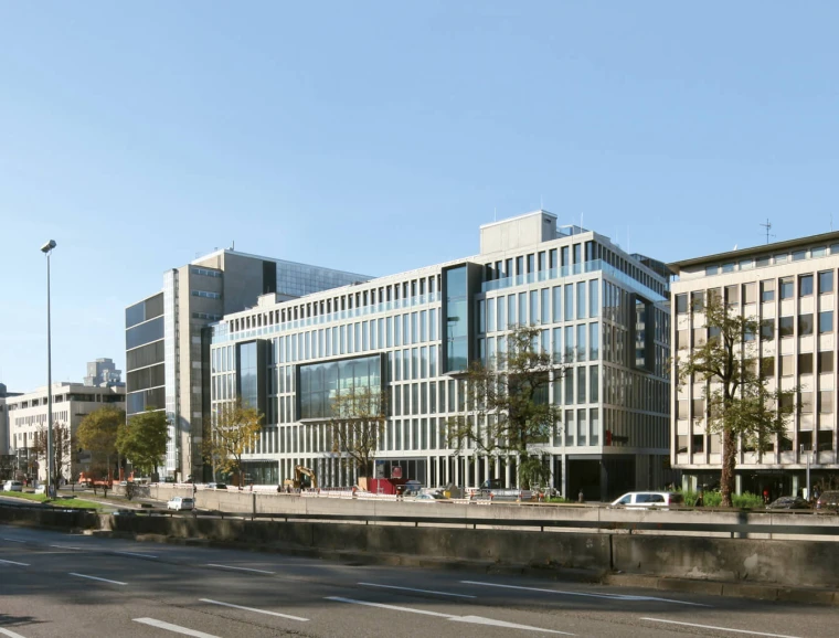 mixed-used building complex - Breuninger Stuttgart - street view