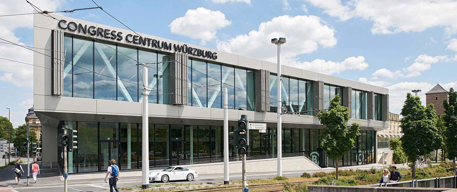 Congress Centrum - enlargement and conversion - Würzburg - facade of the entrance situation and street area