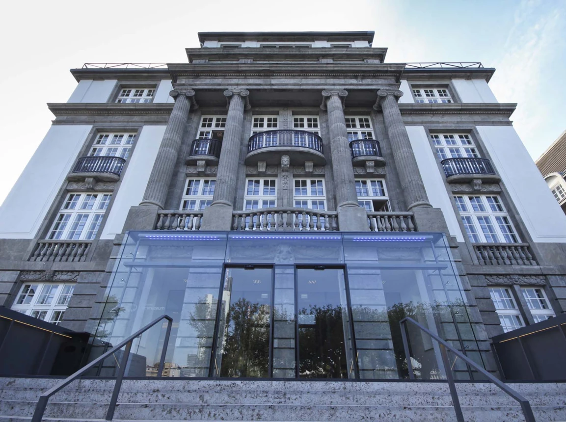 Rebuild of the film museum in Frankfurt - entrance facade