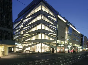 accessories store - New construction - engelhorn - engelhorn acc/es Mannheim - overview on facade from outside - view from streetside by night