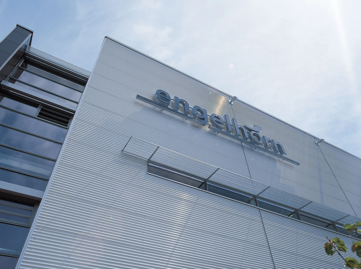 Construction of the administrative and logistics building 'Engelhorn Logistic Centre Mannheim' closed facade