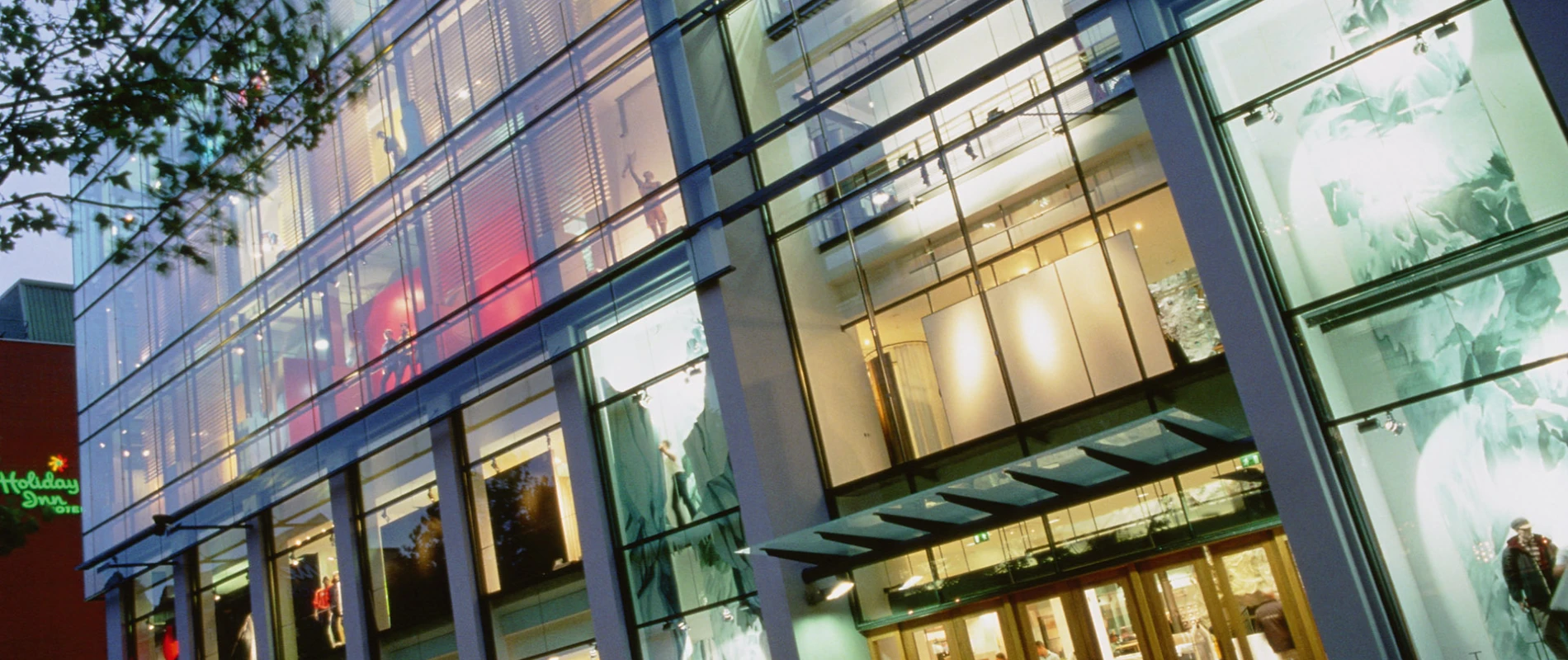 sports store - reconstruction and expansion - engelhorn sports Mannheim - outdoor - entrance by night