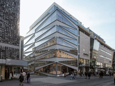 department store - reconstruction - redesign - engelhorn Mannheim - building facade - triangular shaped windows - geometric glass window front