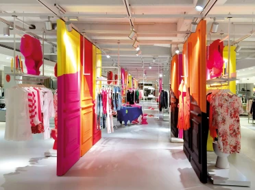 department store - reconstruction - redesign - engelhorn Mannheim - colorful coffered separation panels - shades of red -