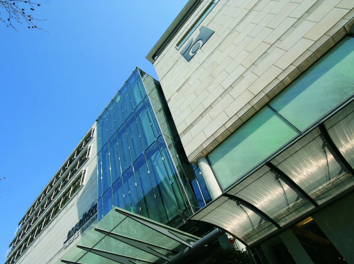 department store - reconstruction - redesign - engelhorn Mannheim - facade detail - 3 level high glass front
