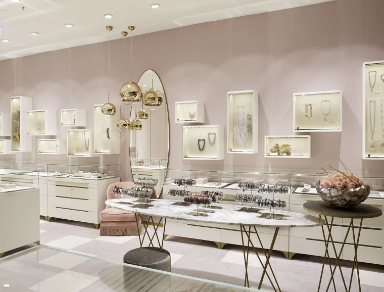 department store - reconstruction - redesign - engelhorn Mannheim - jewellery department - pink wall with white disply cube shelves - golden lightning