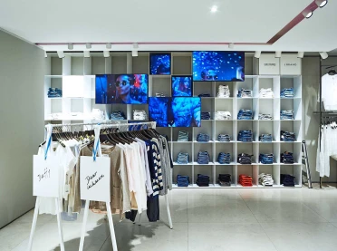 department store - reconstruction - redesign - engelhorn Mannheim - denim fashion department - white displaying shelf wall