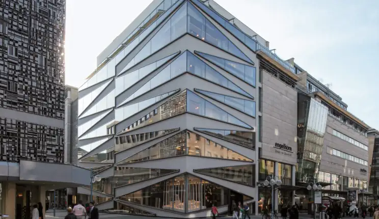 department store - reconstruction - redesign - engelhorn Mannheim - building facade - triangular shaped windows - geometric glass window front