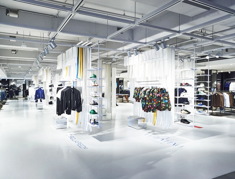 department store - reconstruction - redesign - engelhorn Mannheim - fashion department - white hanging racks - clean atmosphere