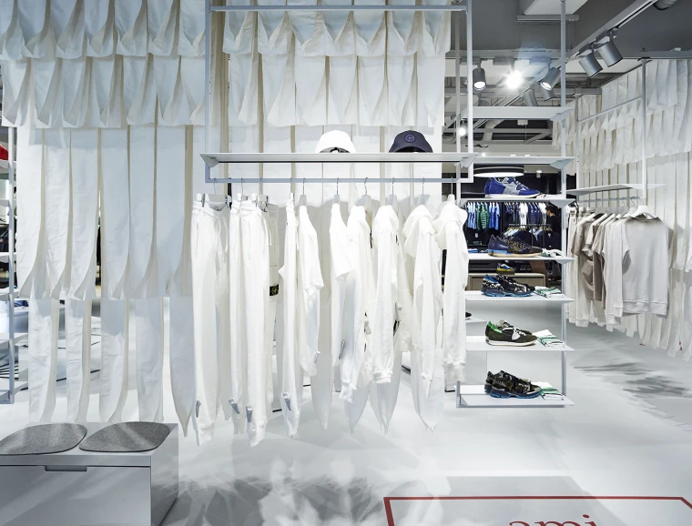 department store - reconstruction - redesign - engelhorn Mannheim - fashion department - focus on white lamella separation elements