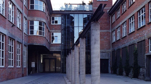 service centre and academy of public administration - Revitalisation and conversion - Work centre Weststadt Ludwigsburg - entrance