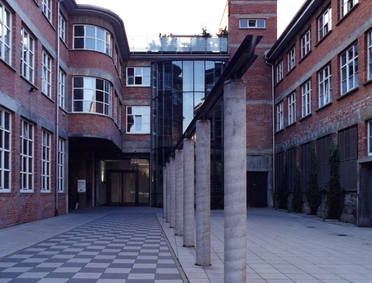 service centre and academy of public administration - Revitalisation and conversion - Work centre Weststadt Ludwigsburg - entrance