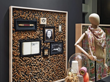 Fair booth - Concept and realization - Fraas Berlin - scarf company - detail historical arrangement