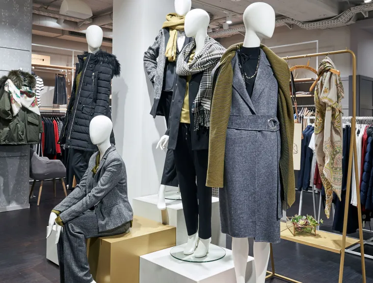 women’s and men’s fashion departments - reconstruction - redesign - Ganzbeck Neuötting - womens department - fashion mannequins - arrangement detail