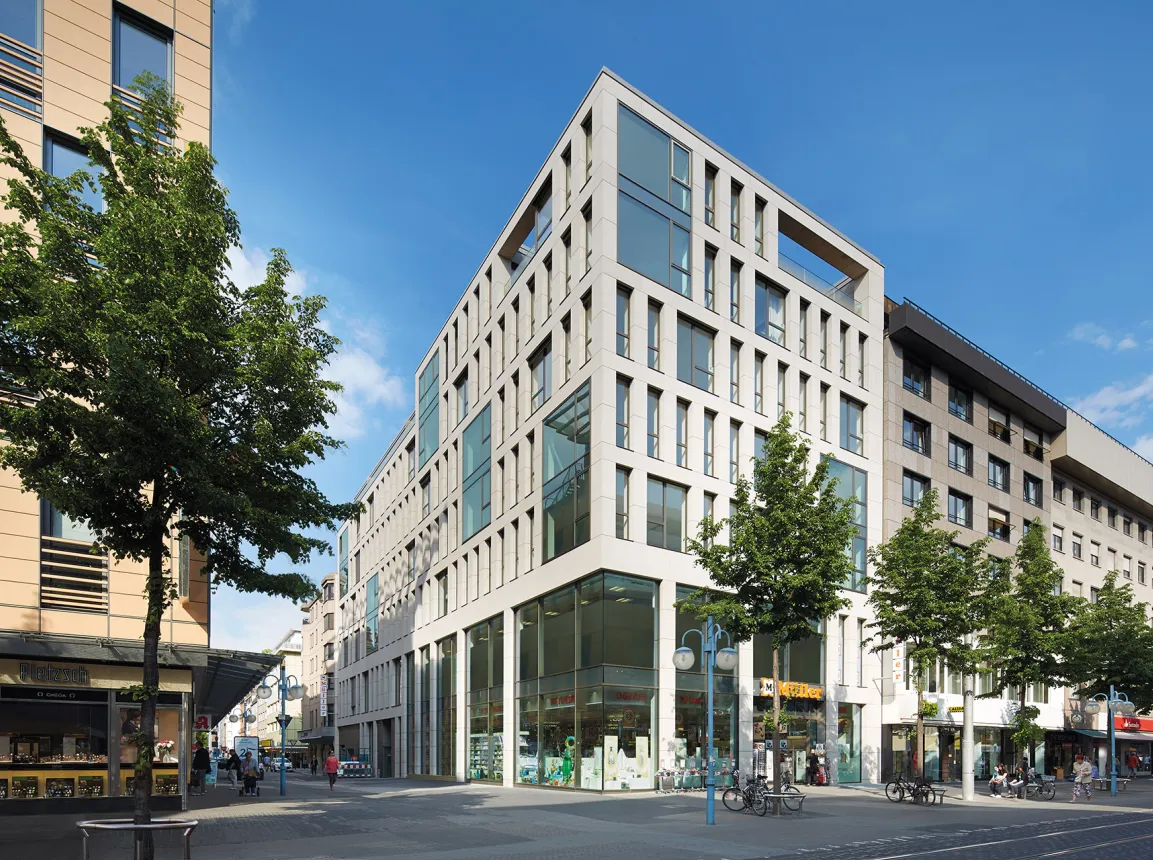 mixed-use building - living, working and shopping - P3 Mannheim - street view