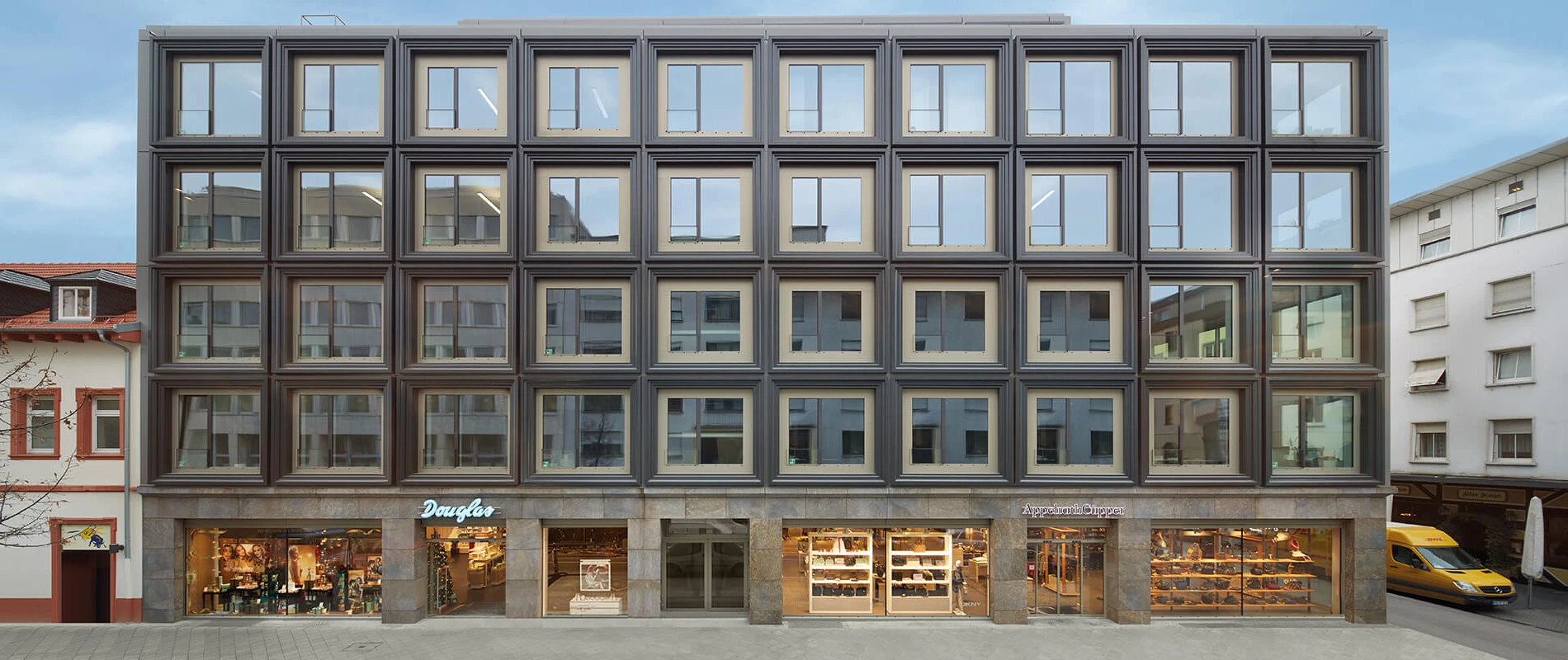 commercial- and office-building - new construction - P5 Mannheim offices - street view