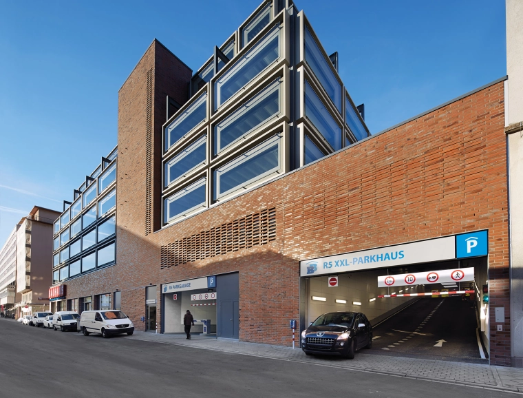 office building - parking block - new construction - Commercial Building R5 Mannheim - facade - parking entrance - outside overview - wide angle