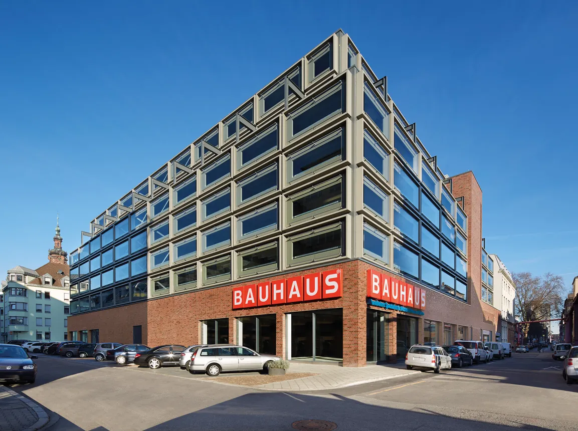 office building - parking block - new construction - Commercial Building R5 Mannheim - facade - corner view - outside overview - wide angle