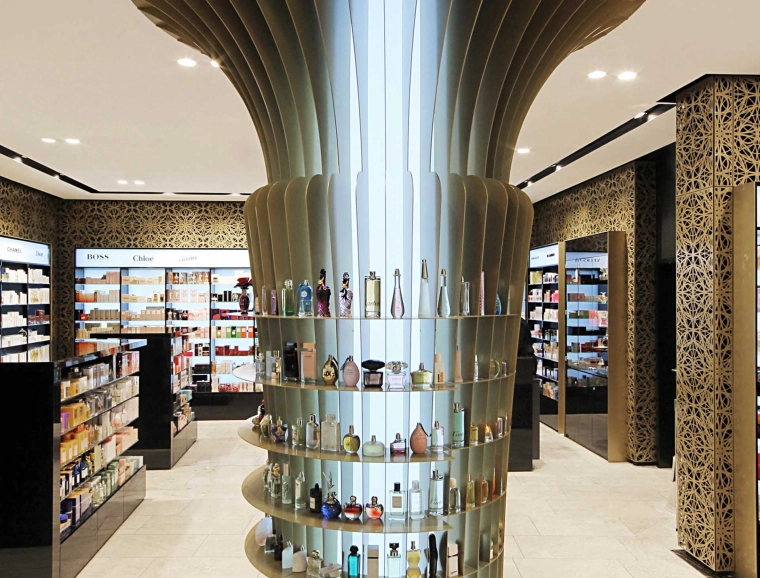 new structuring of the sales area - modern development concept - department store - Jelmoli Zurich - store design detail - golden lamella column rack