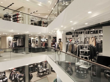 new structuring of the sales area - modern development concept - department store - Jelmoli Zurich - central atrium indoors - view to different levels