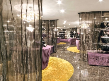 new structuring of the sales area - modern development concept - department store - Jelmoli Zurich - lingerie department - separation by shiny semipermeable curtains