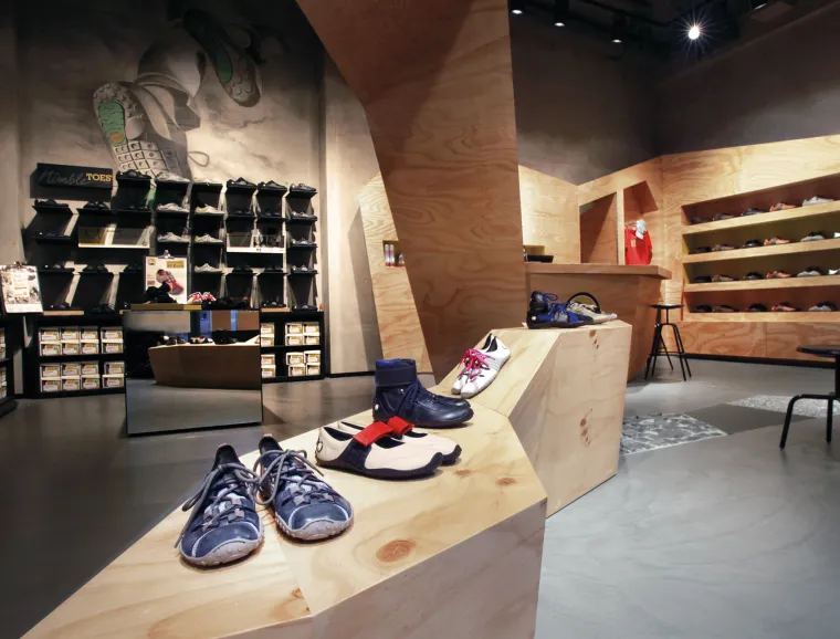 Monobrand Concept - Joe Nimble Flagship Store Berlin - wooden room creation - product presentation - shelf