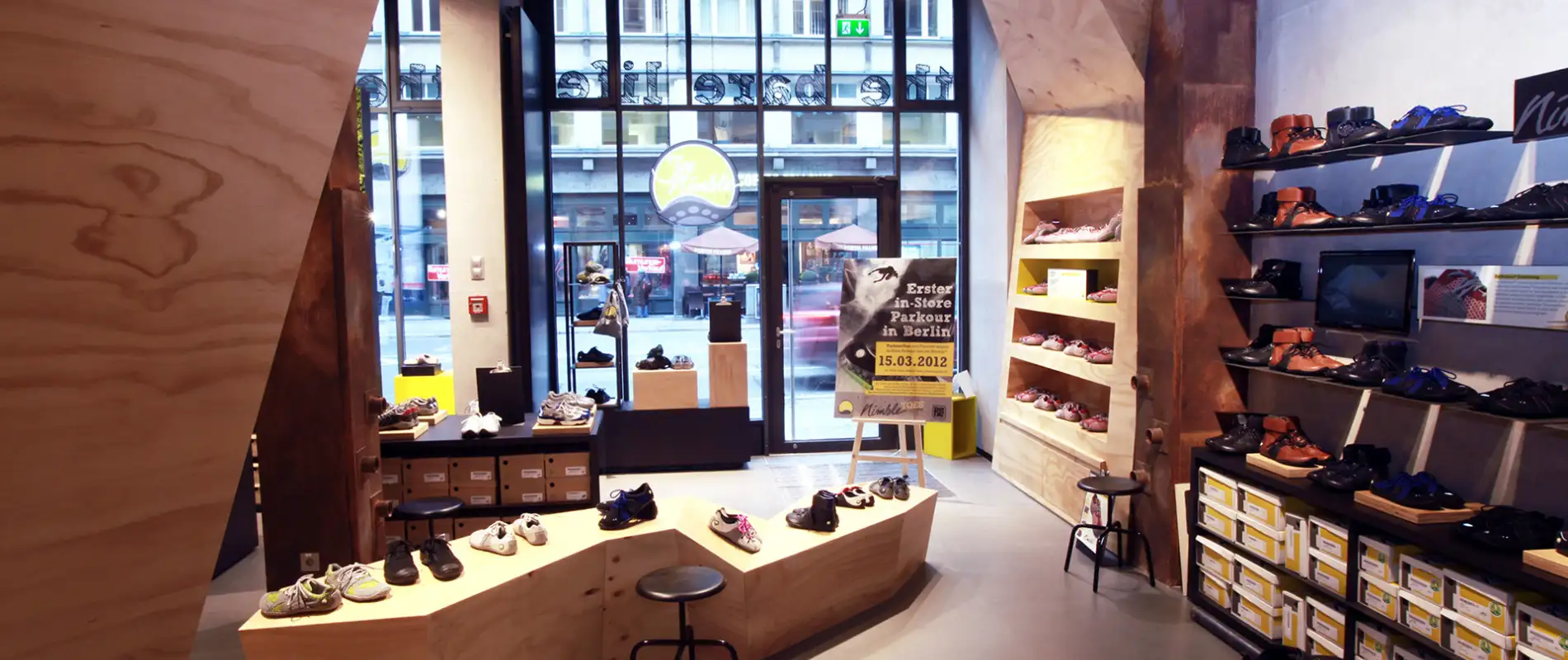 Monobrand Concept - Joe Nimble Flagship Store Berlin - wooden room creation - indoor - view to the entrance