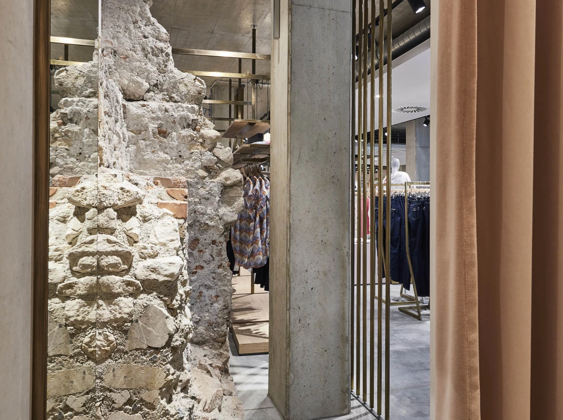 fashion store - new construction - redesign - Juhasz Bad Reichenhall - inside - interior design - old stone wall - material detail