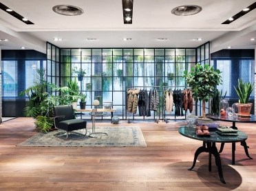 young men's fashion store - Kaiser S1 Freiburg - plants - seating - decor