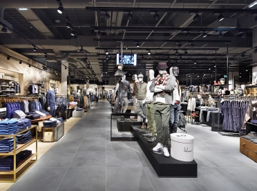 branch concept - Kastner & Öhler Ried/I. - view from entrance