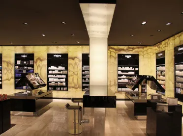 fashion department store - Redesign and new conception - expansion of retail floor space - Kastner & Öhler Graz - beauty department overview - enlighted walls