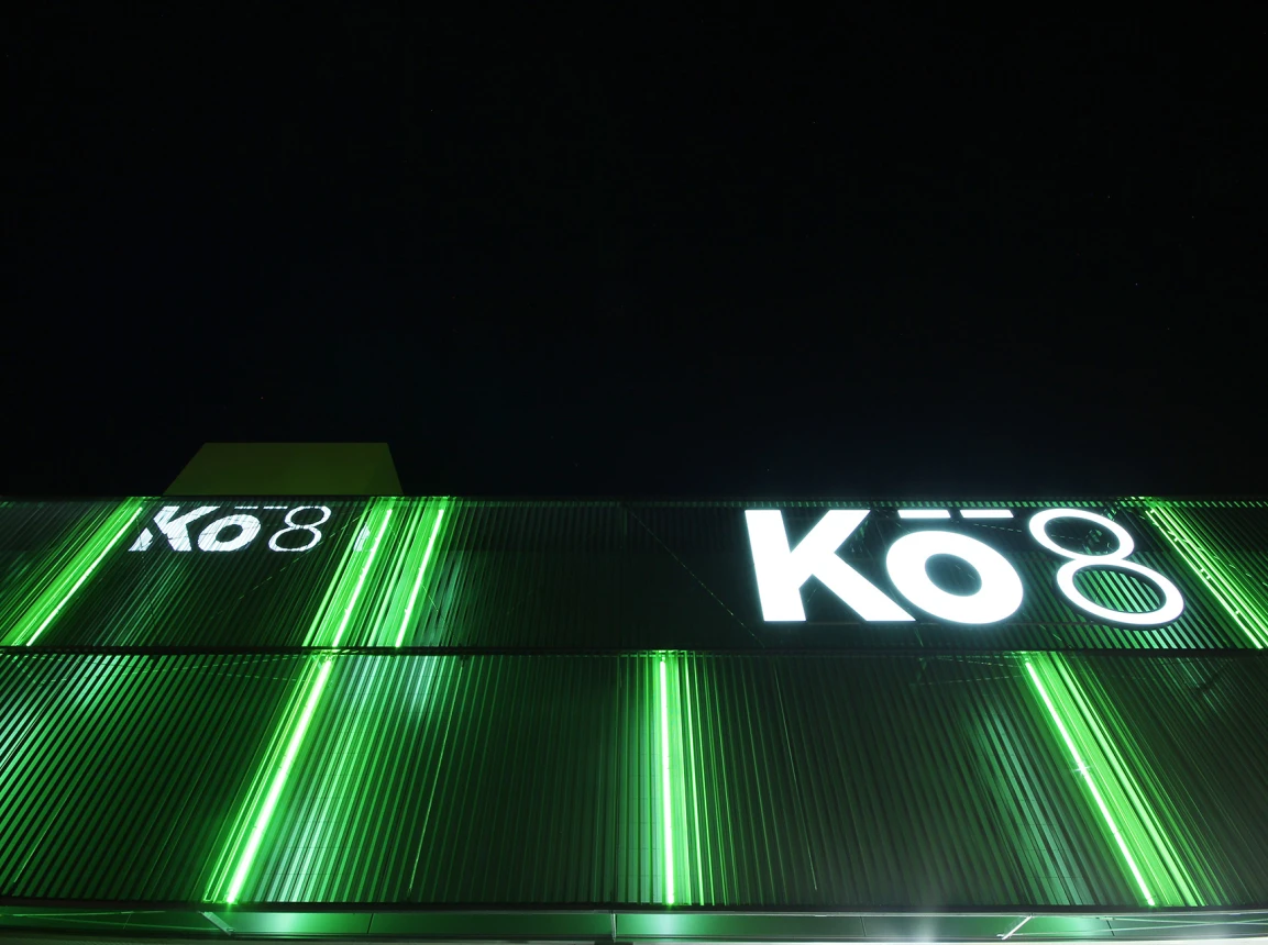 shopping centre - redesign from retail market - KÖ8 Köngen - facade - logo - lighting system - by night