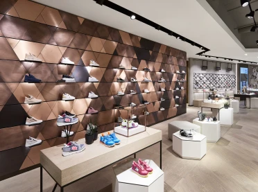 fashion house - conversion and modernisation - department store - Leffers Oldenburg - shoe department - bronze wall panels