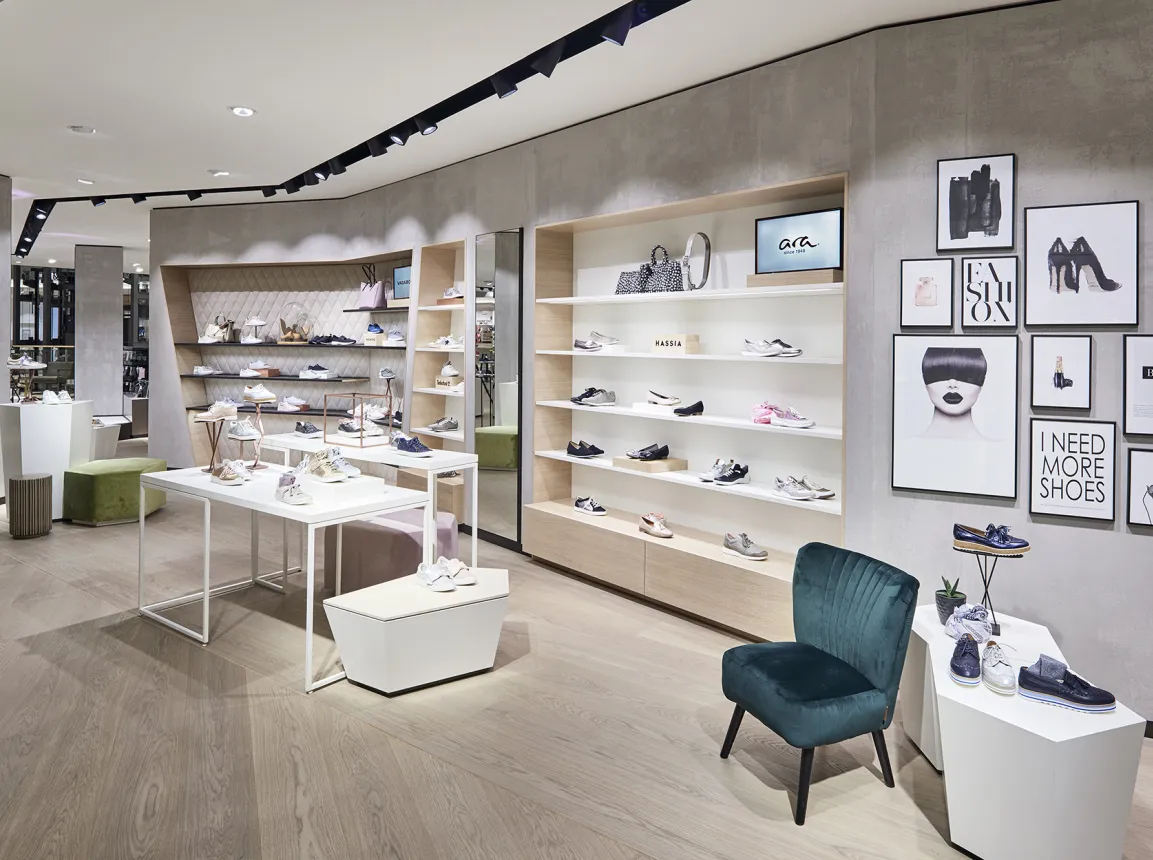 fashion house - conversion and modernisation - department store - Leffers Oldenburg - shoe department - womens shoes area overview