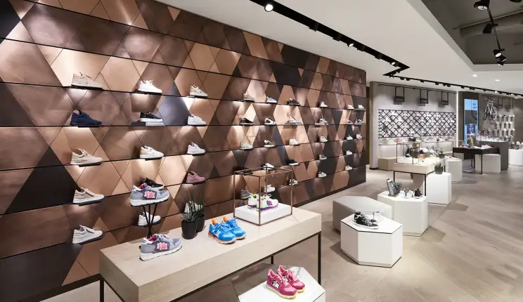 fashion house - conversion and modernisation - department store - Leffers Oldenburg - shoe department - bronze wall panels