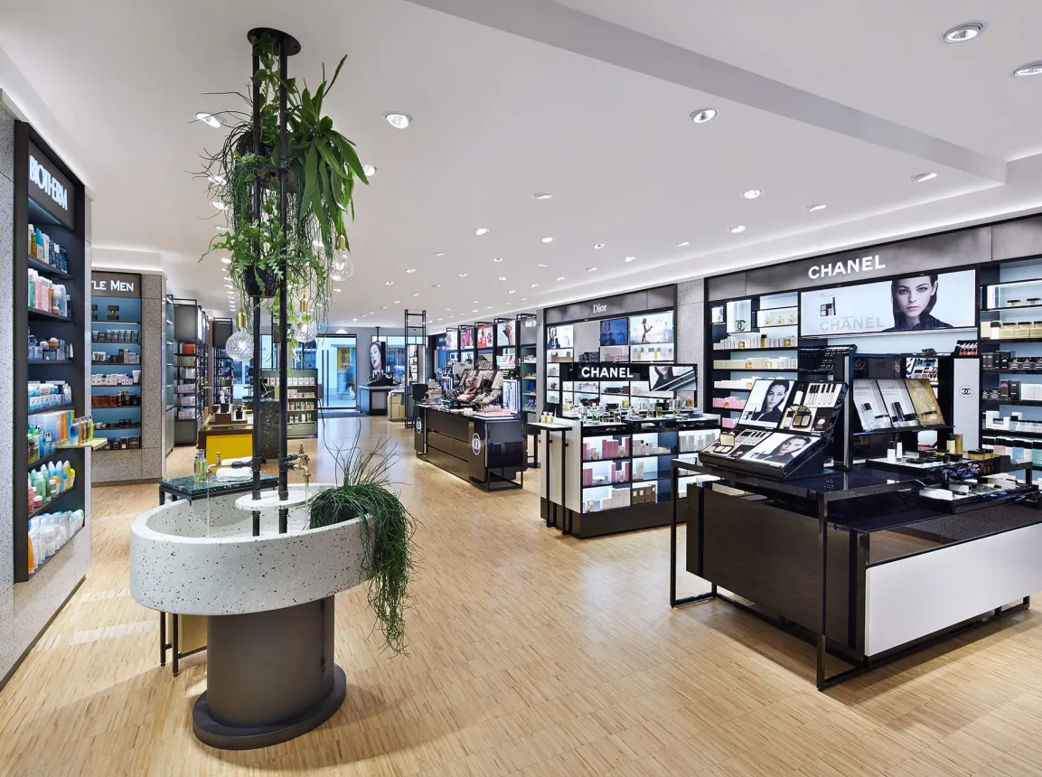 fashion house - conversion and modernisation - department store - Leffers Oldenburg - beauty department overview