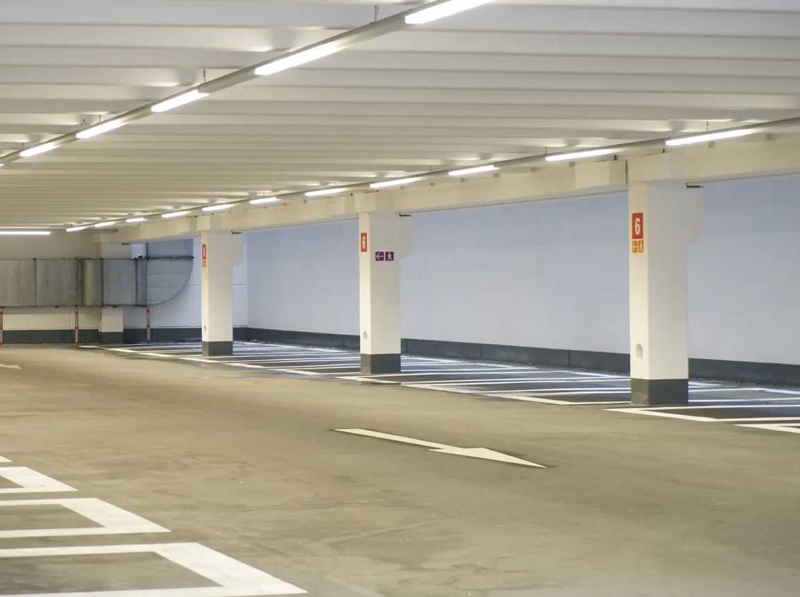 parking garage wayfinding - Südring Center Paderborn - zoning and exit signs - pillars - parking stalls