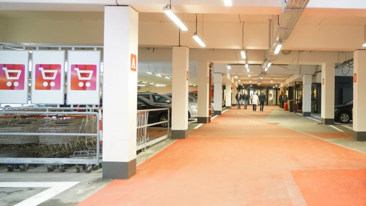 parking garage wayfinding - Südring Center Paderborn - way to entry