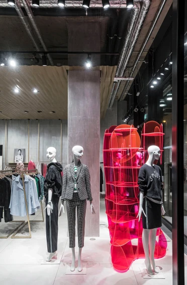 Flagship store - design and complete outfitting - Luisa Cerano Düsseldorf - store windows and industrial chic