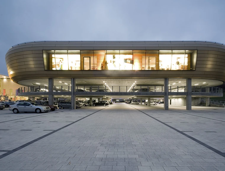 furniture store - new construction - facade design - Möbel Rieger Esslingen - building overview narrow site from outside - nighttime