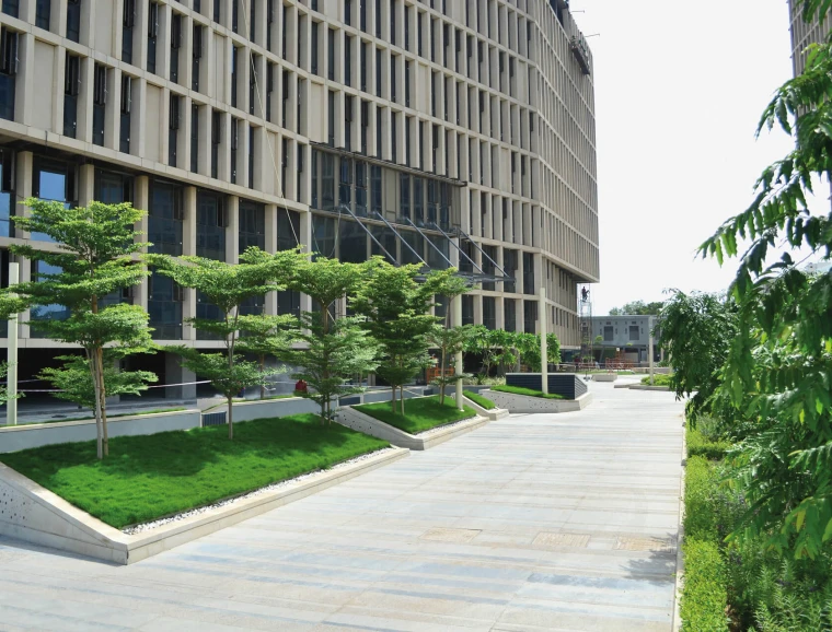 business center - new construction - Mondeal Heights Ahmedabad - inner courtyard -  green area