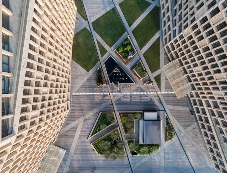 business center - new construction - Mondeal Heights Ahmedabad - top view inner courtyard - facade