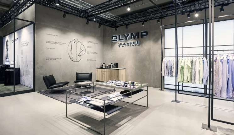 Signature fair booth - Concept und realisation - Olymp Signature Premium Berlin 2017 - view to logo wall with infographic