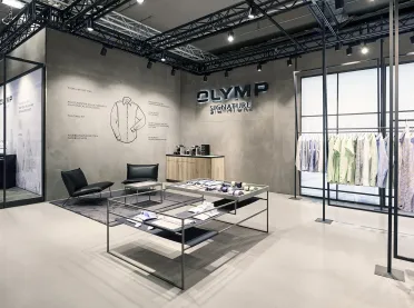 Signature fair booth - Concept und realisation - Olymp Signature Premium Berlin 2017 - view to logo wall with infographic