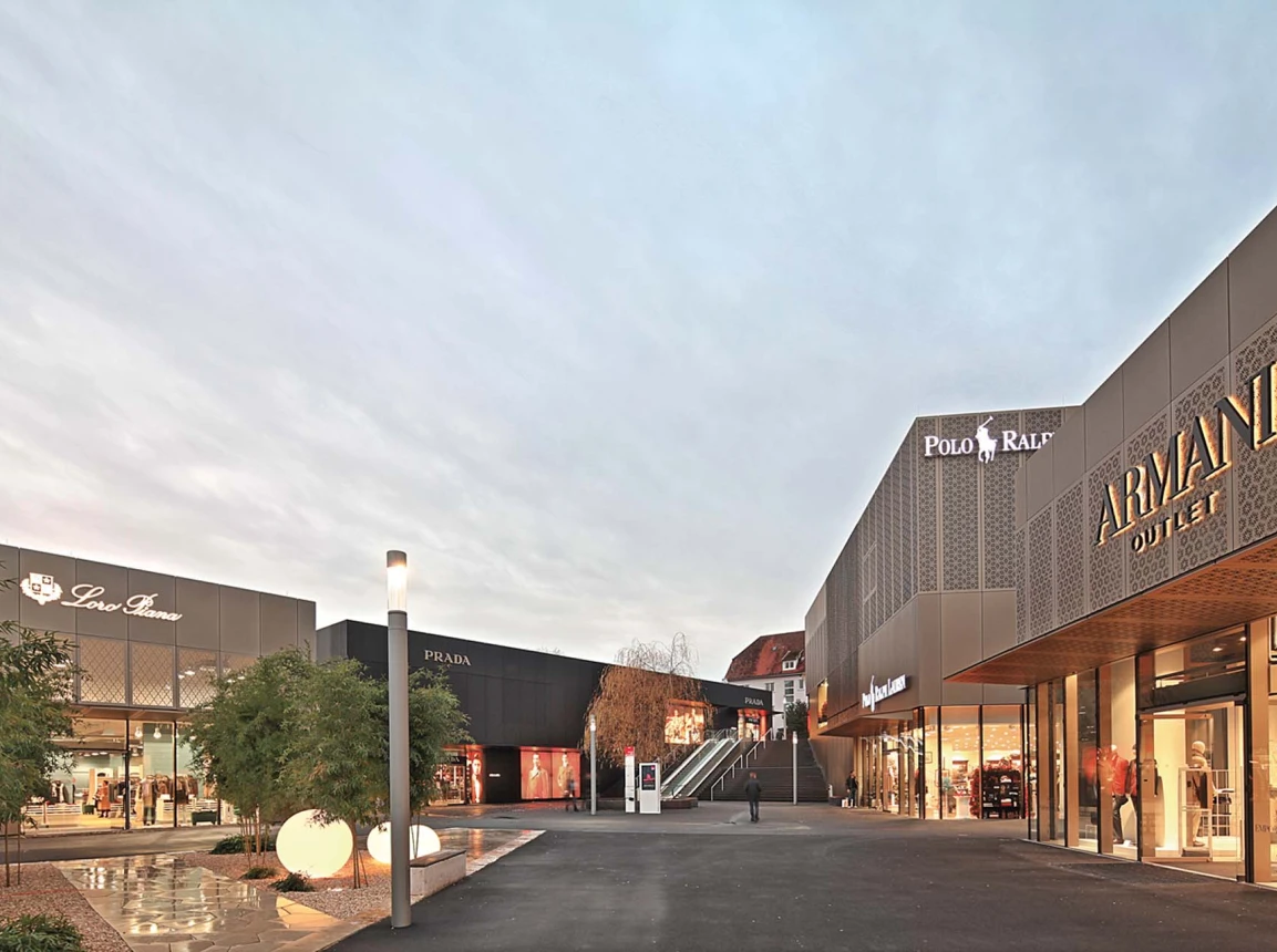 Outletcity Einkauf Metzingen Fassade