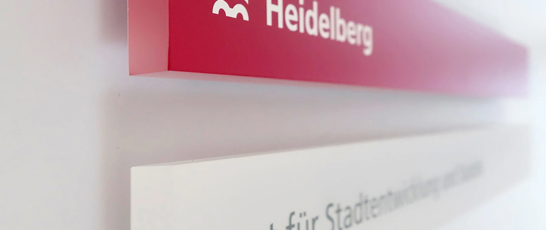 Guiding system for a historic building - Palais Graimberg - wayfinding detail