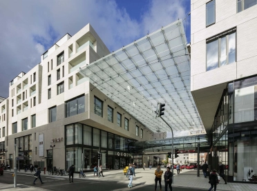 new construction - mixed used quarter - shopping gallery - restaurants - apartments - hotel - wellness and health facilities - offices - underground parking - Q 6 Q 7 Mannheim - Q6Q7 - area overview from streetside