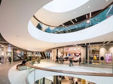 new construction - mixed used quarter - shopping gallery - restaurants - apartments - hotel - wellness and health facilities - offices - underground parking - Q 6 Q 7 Mannheim - Q6Q7 - mall hallways on different levels
