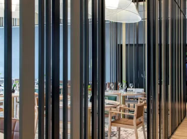 hotel - four star superior - new construction - Radisson Blu Mannheim - Q6Q7 - restaurant detail - semipermeable pole wall